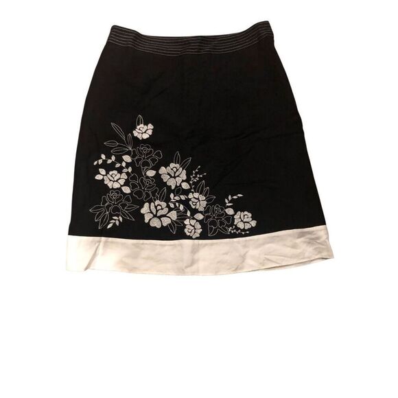 Ann Taylor Black/Cream Floral Embroidered Skirt Fully lined Hidden Side Zip Clos - Picture 1 of 13